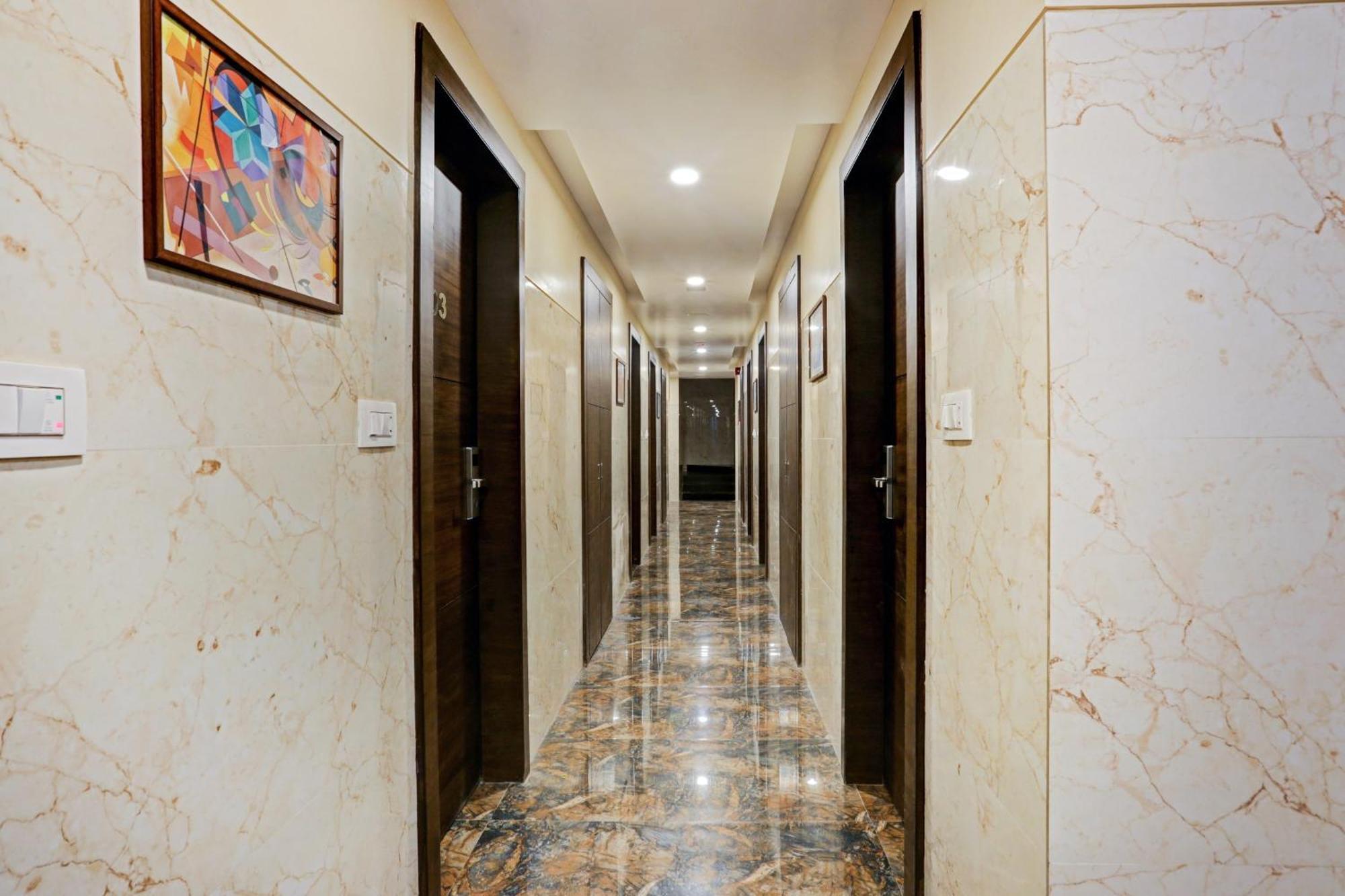 Capital O 80951 Hotel Vertigo Suite มุมไบ ภายนอก รูปภาพ