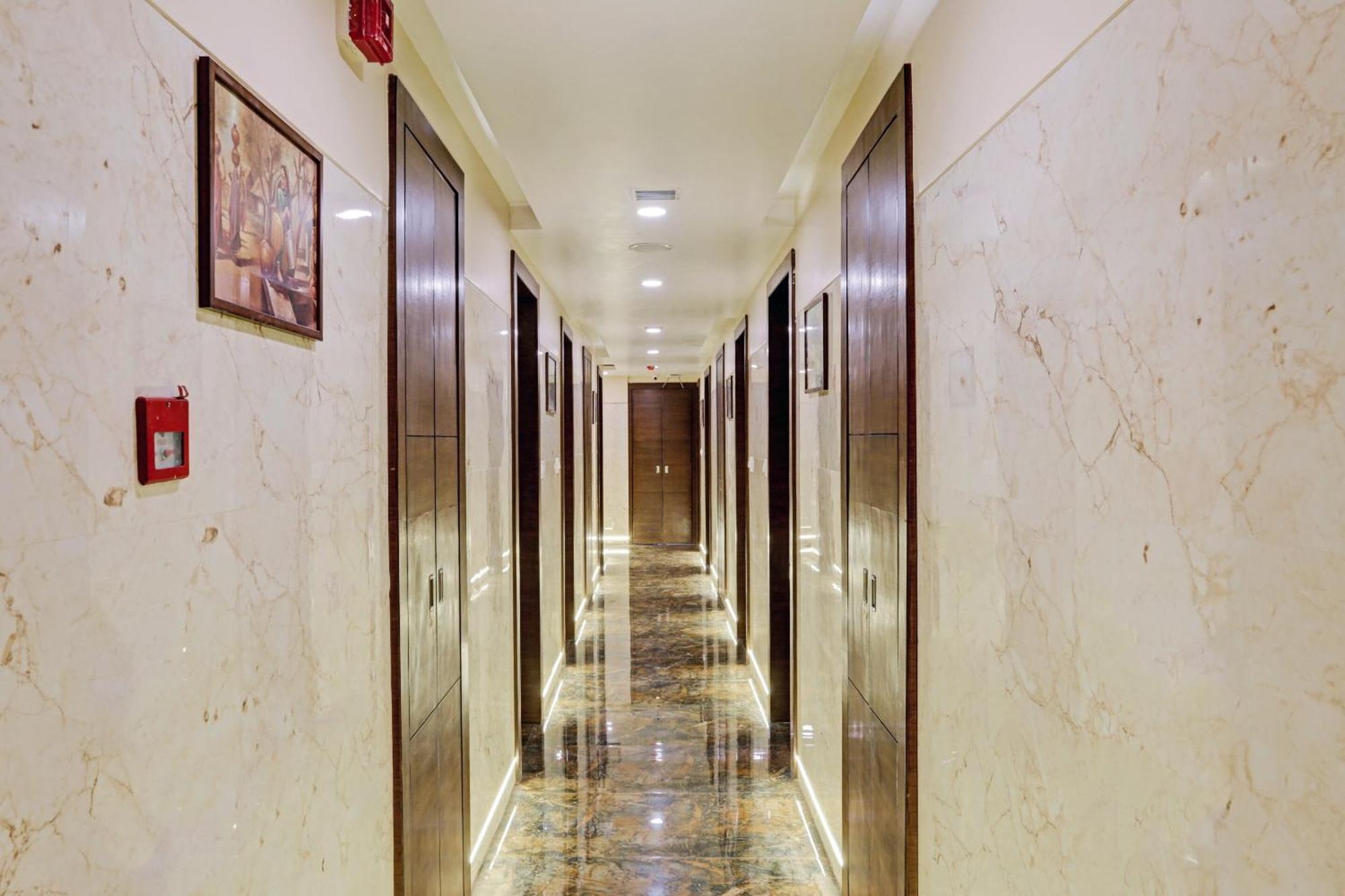 Capital O 80951 Hotel Vertigo Suite มุมไบ ภายนอก รูปภาพ
